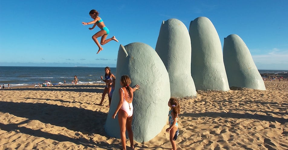 Turistas en Playa Brava