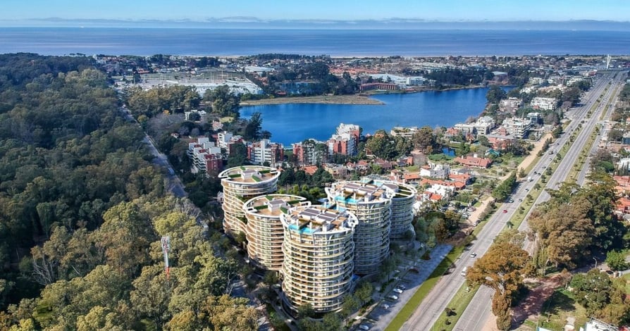 Vista aerea del moderno complejo AVA La Caleta del estudio de arquitectos BMA
