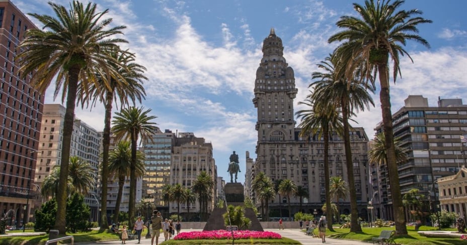 lugares para invertir en Uruguay, Independencia Square, Montevideo