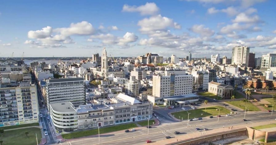 Edificiofrente a la Rambla de Montevideo de Constructora ARCA