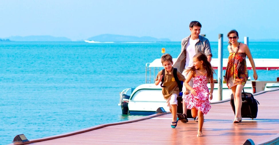 Turistas llegando a Punta del Este